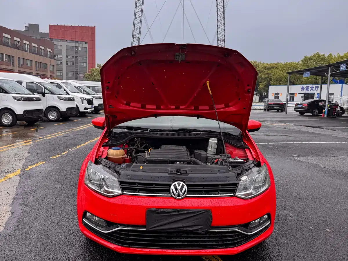 Volkswagen Polo 2014 1.4L Automatic Comfort Edition фото 16