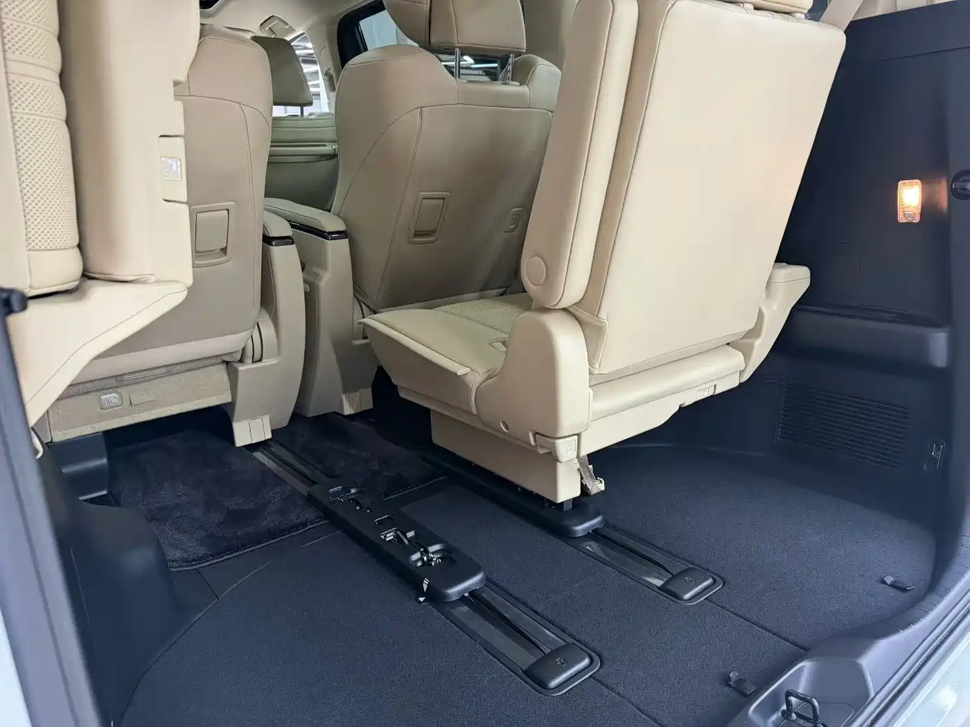 Toyota Alphard 2018 3.5L Premium фото 6