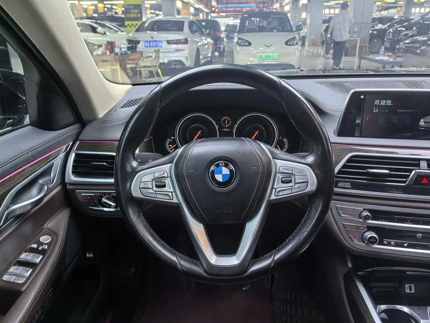 BMW 7 Series 2017 730Li Leading Edition фото 9