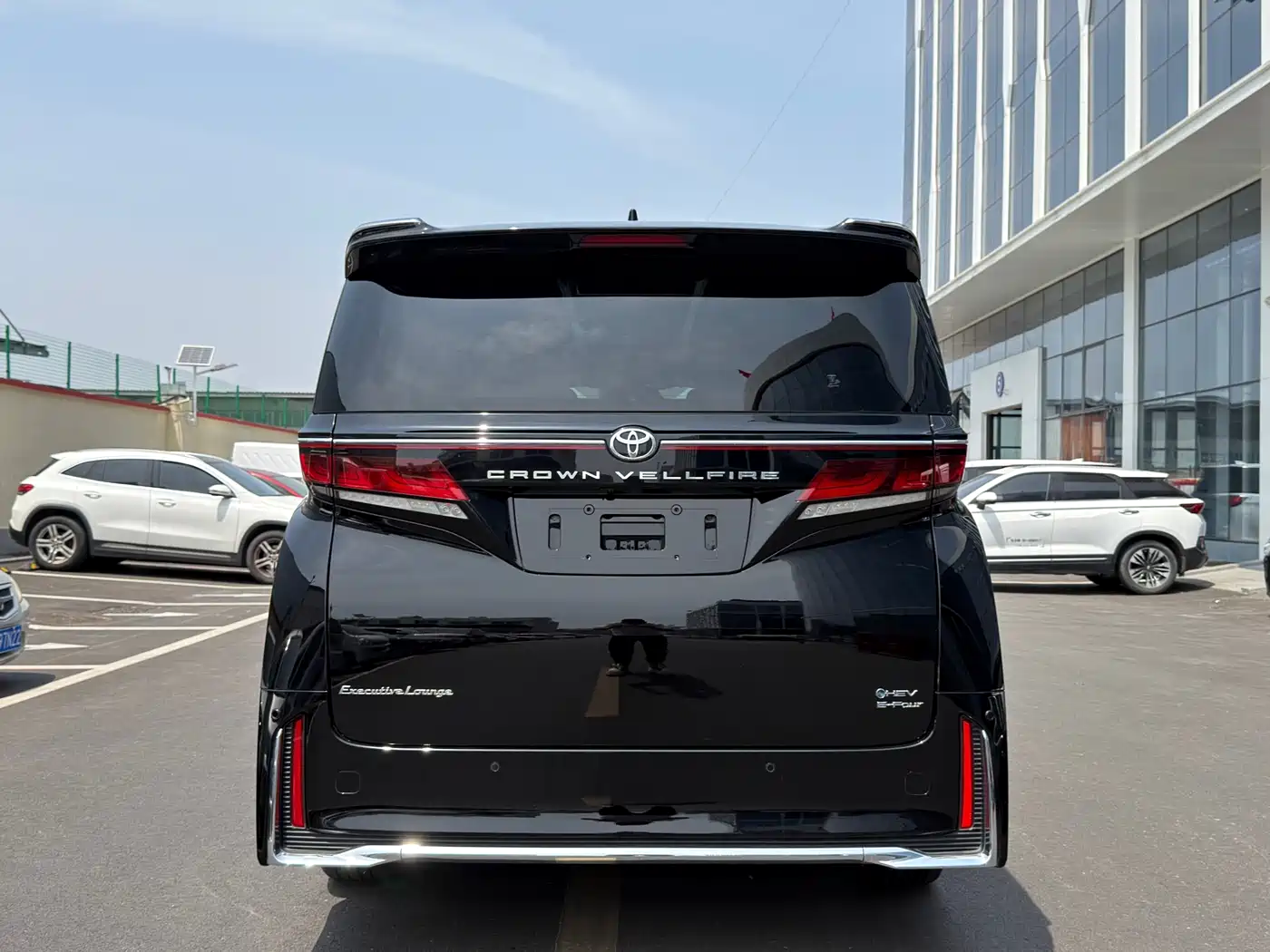 Toyota Vellfire 2024 Crown Hybrid 2.5L Executive Premium Edition фото 18