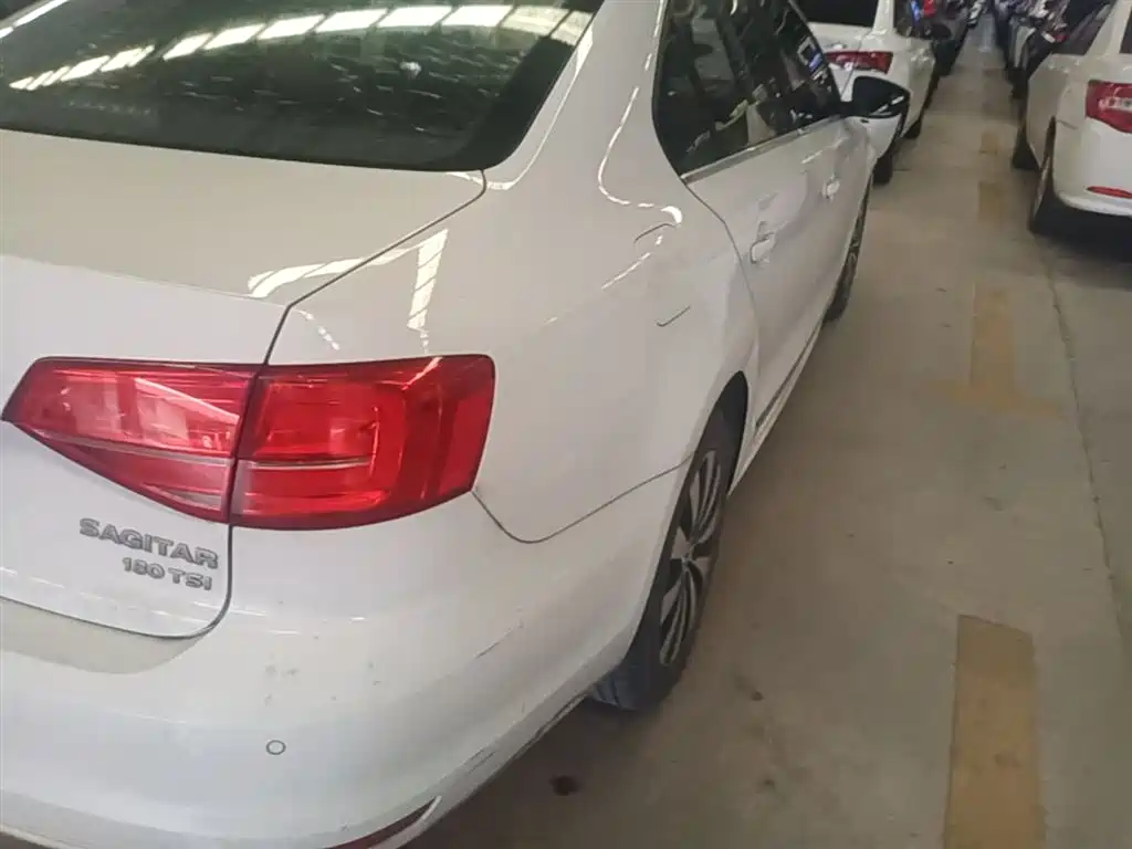 Volkswagen Sagitar 2017 180TSI Auto Exclusive Edition фото 8