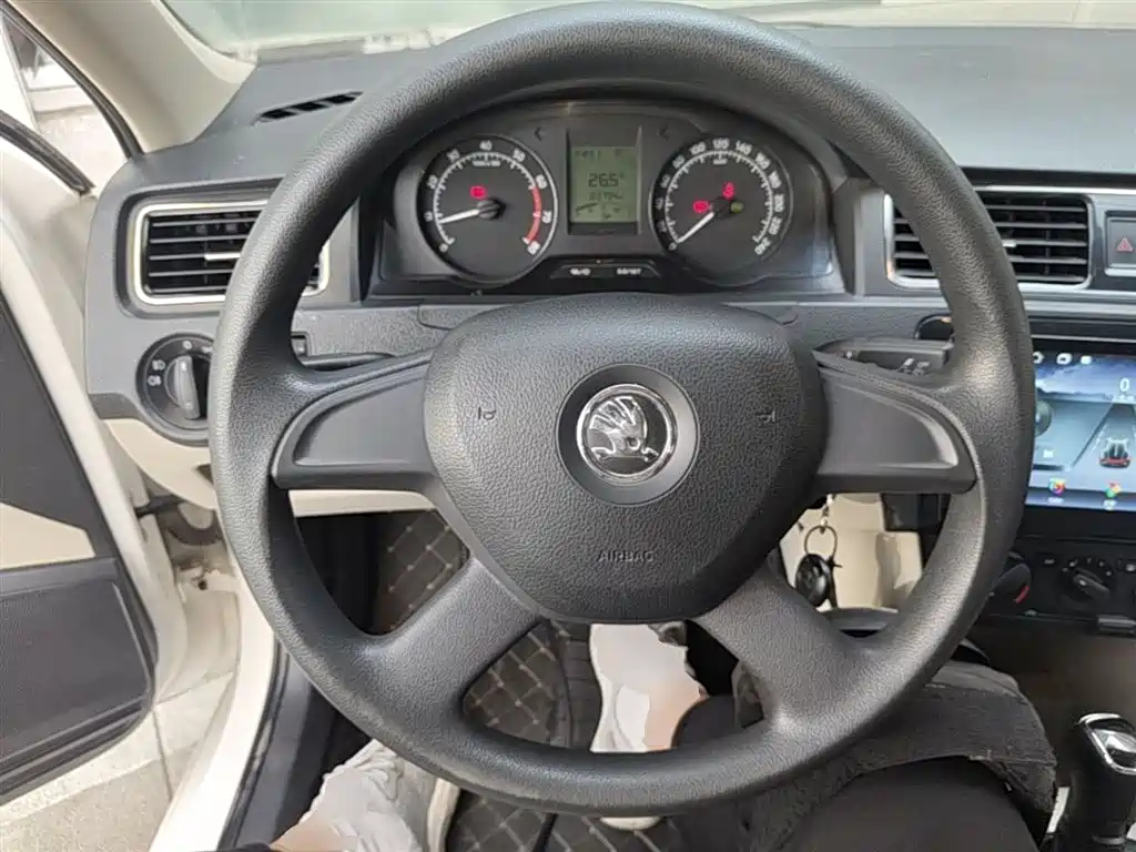 Škoda Rapid 2013 1.6L Automatic Smart Selection фото 7