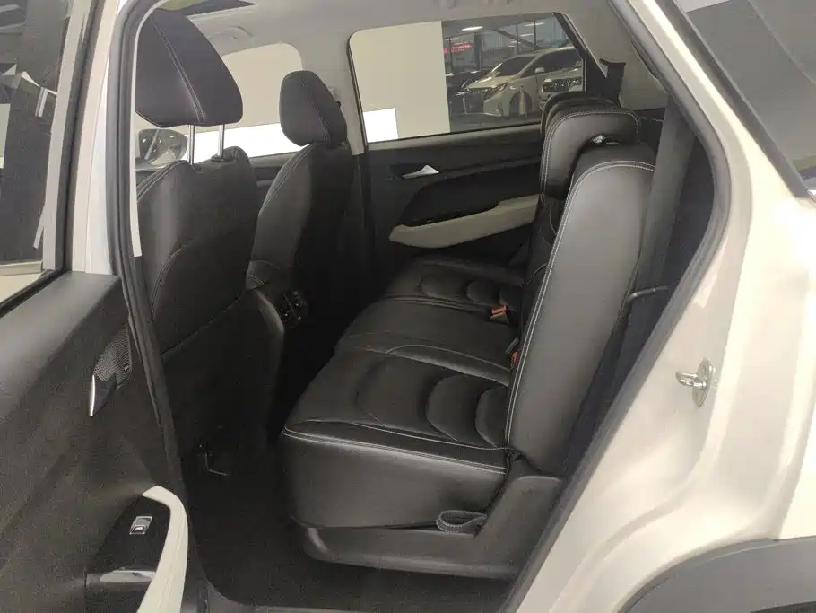 Baojun 530 2019 2019 1.5T CVT Luxury 7-seater China V