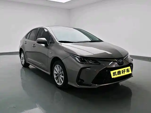 Toyota Corolla 2021 Hybrid 1.8L E-CVT Elite Edition фото 3
