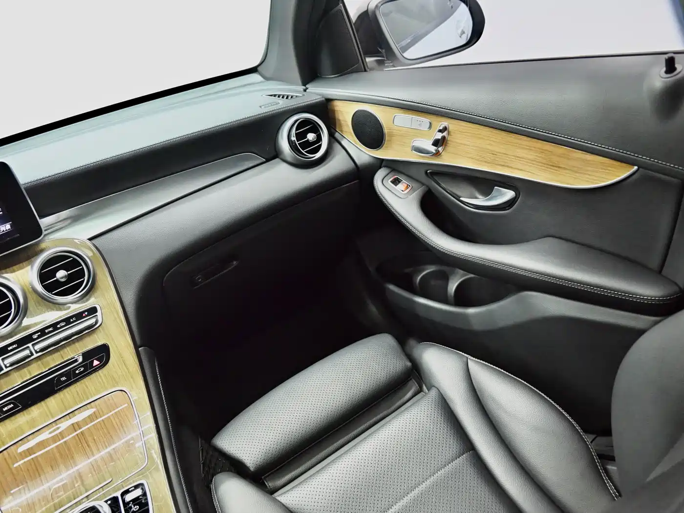 Mercedes-Benz GLC Coupe 2019 GLC 260 4MATIC Coupe SUV фото 10