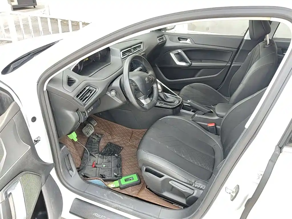 Peugeot 308 2016 1.6L Automatic Luxury фото 16