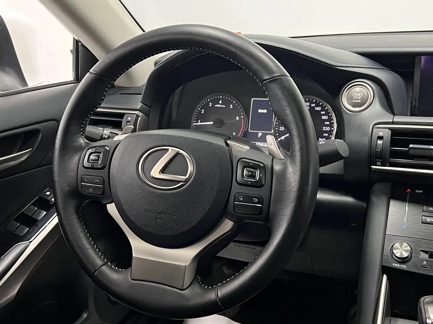 Lexus IS 2017 300 Leading Edition фото 26