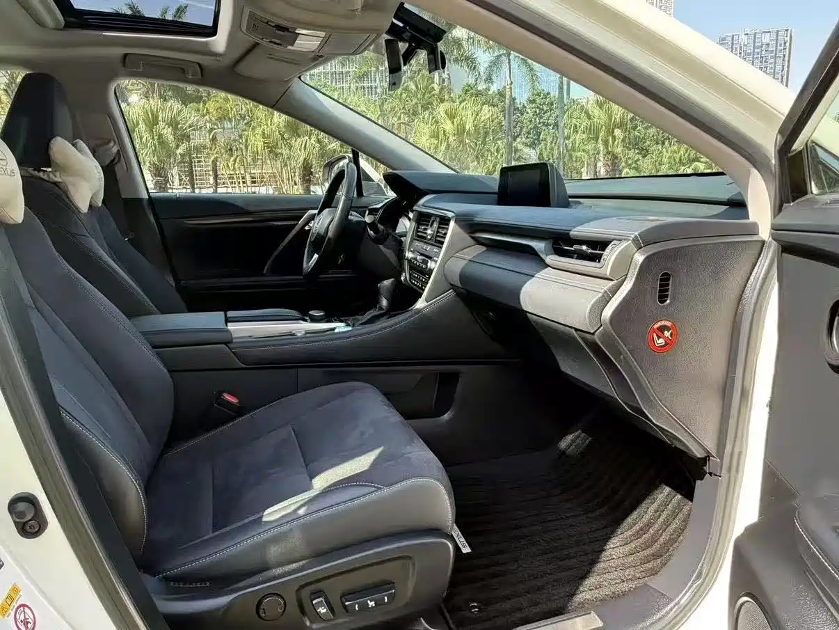 Photo 6 - Lexus RX