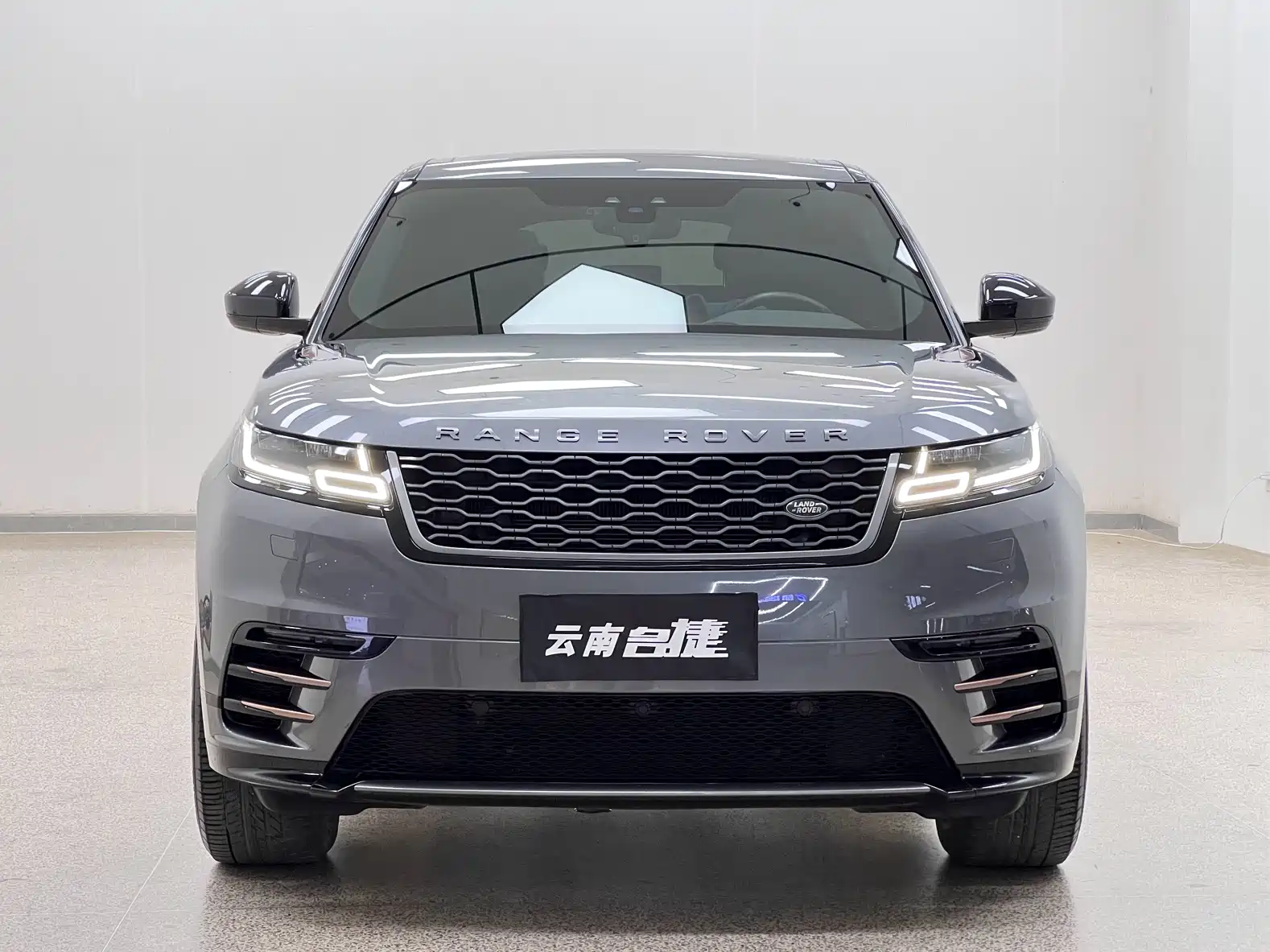 Фото 2 - Land Rover Range Rover Velar