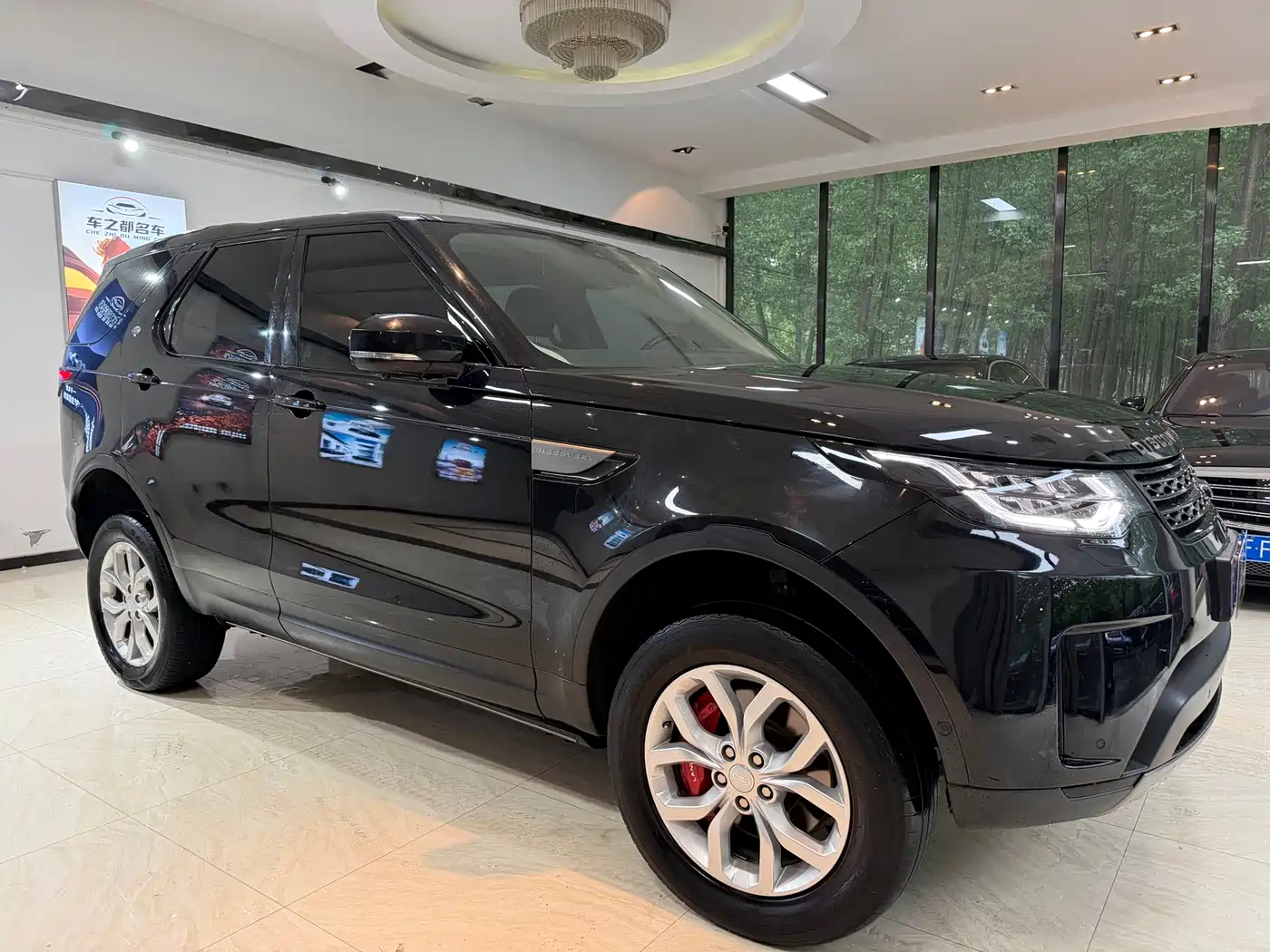Land Rover Discovery 2018 3.0 SC V6 SE фото 3