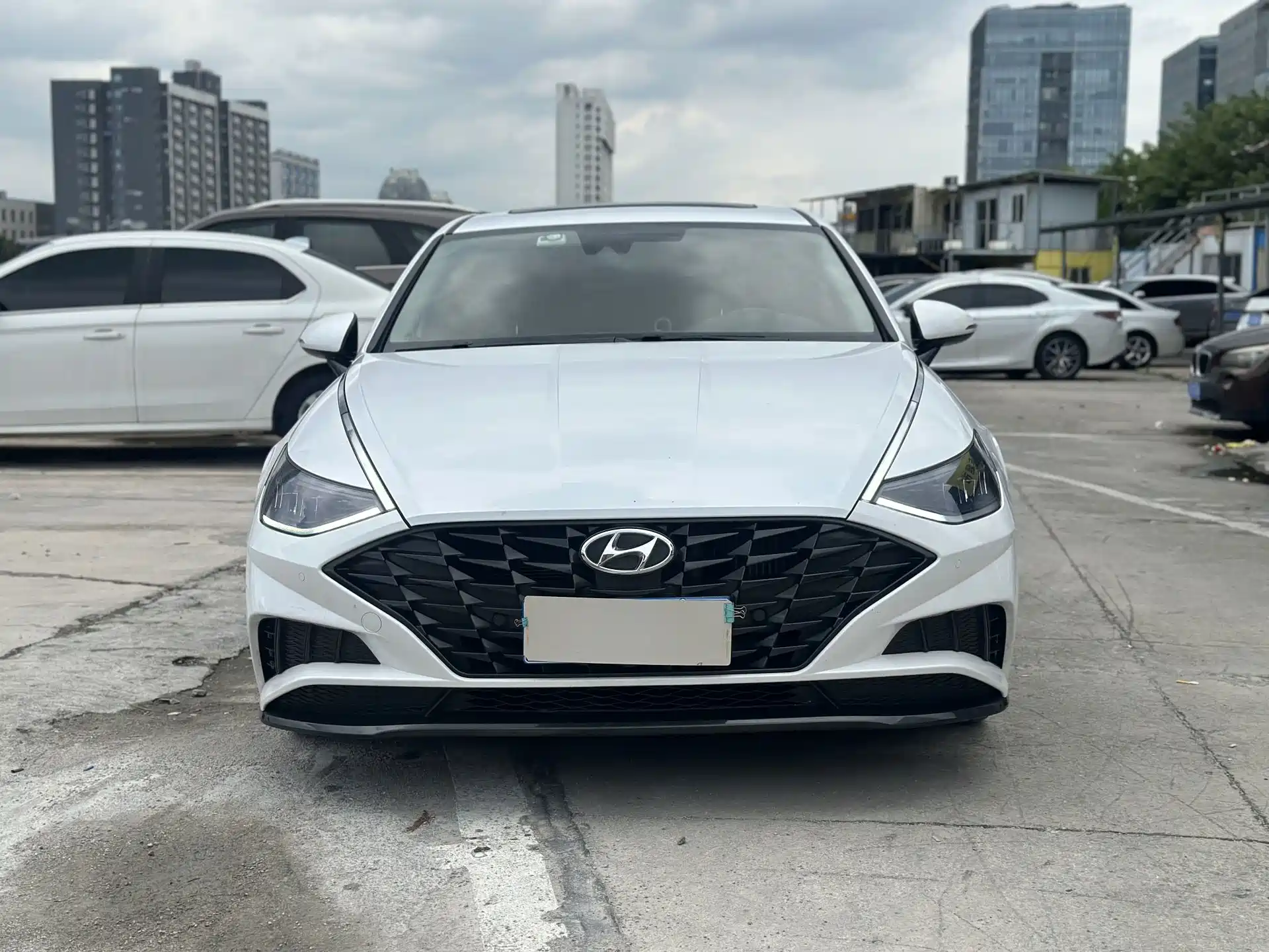 صورة 2 - Hyundai Sonata