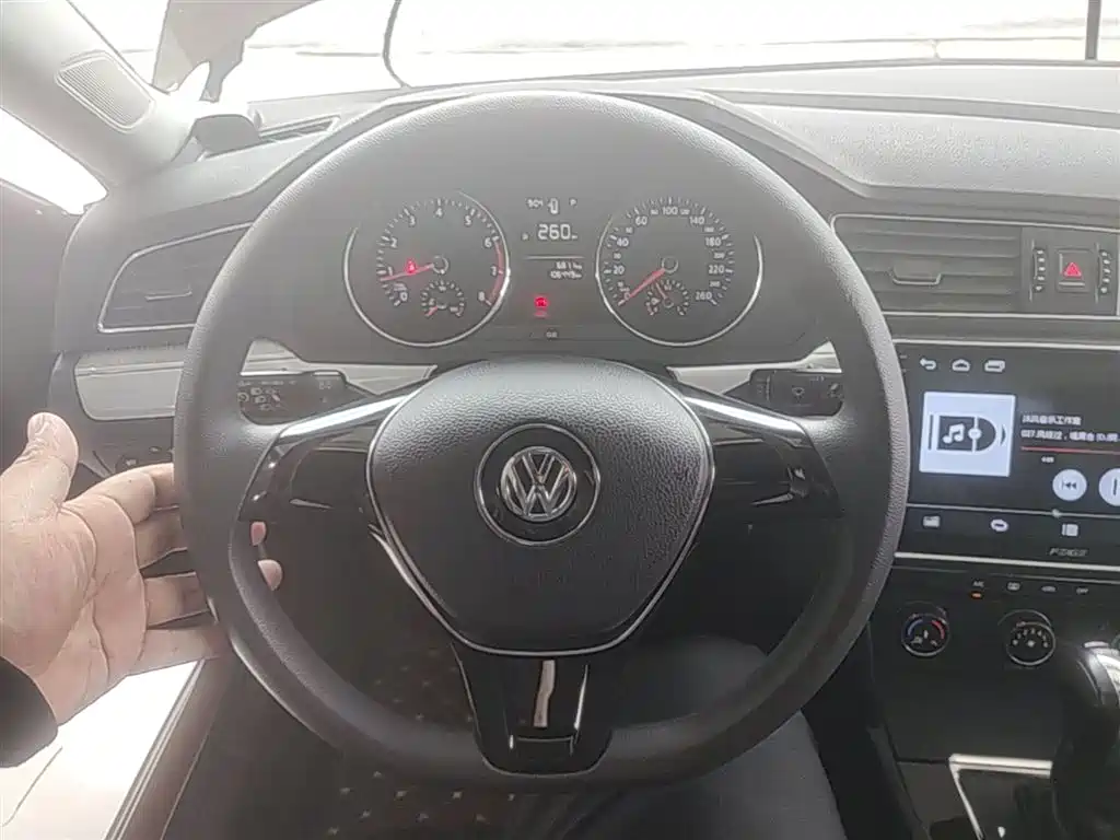 Volkswagen Lamando 2015 230TSI DSG Style фото 11