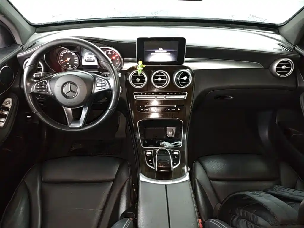 Mercedes-Benz GLC 2019 Facelift GLC 260 L 4MATIC Luxury фото 16