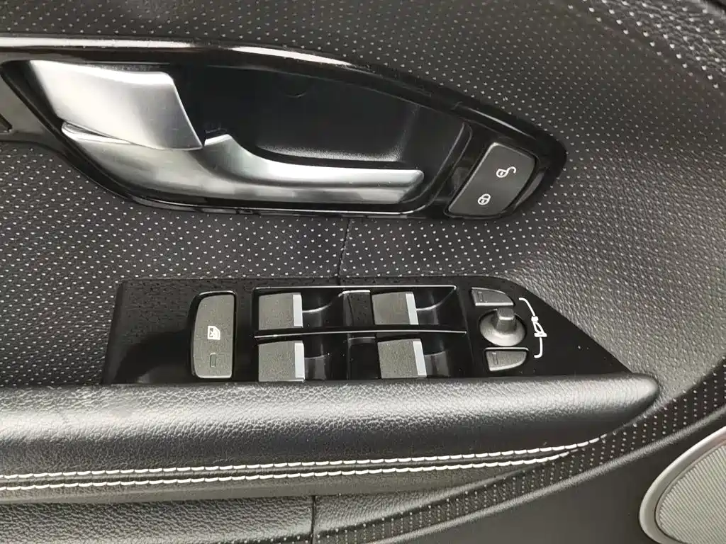 Land Rover Range Rover Evoque (Import) 2012 2012 2.0T 5-door Dynamic Edition