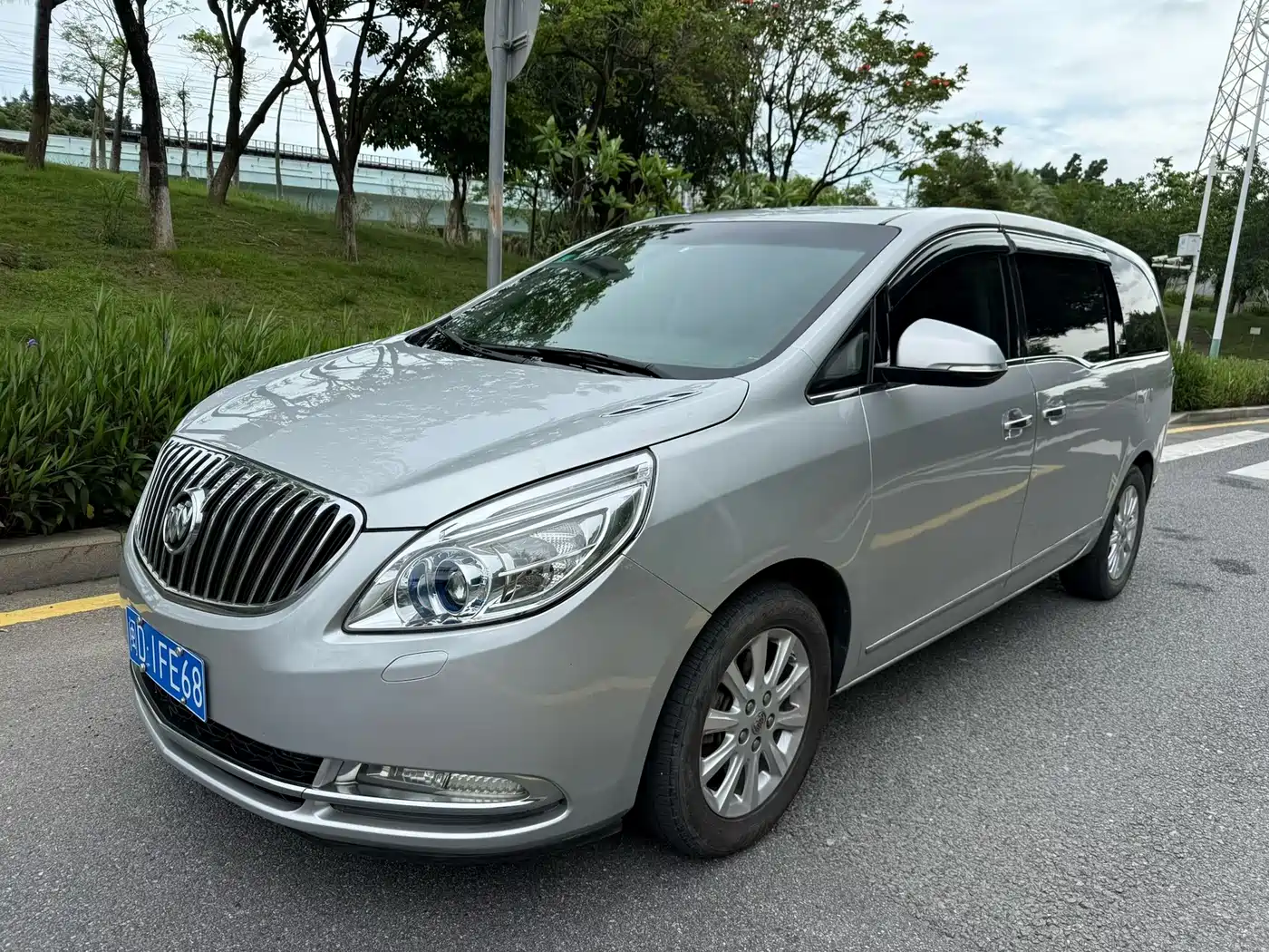 Buick GL8 2011 3.0L GT Luxury Business Elegance Edition