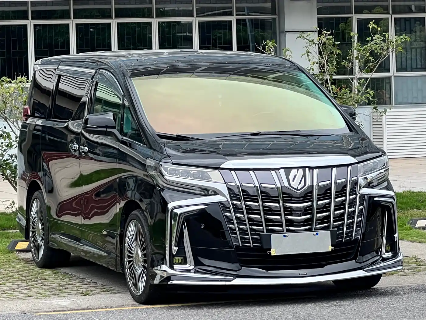Toyota Alphard 2015 3.5L Premium Edition фото 3
