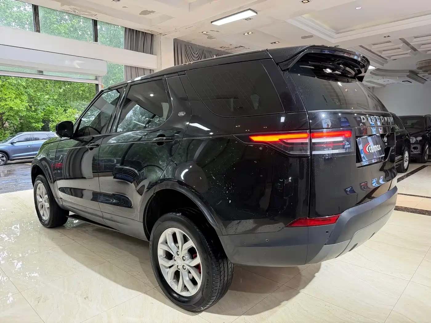 Land Rover Discovery 2018 3.0 SC V6 SE фото 8