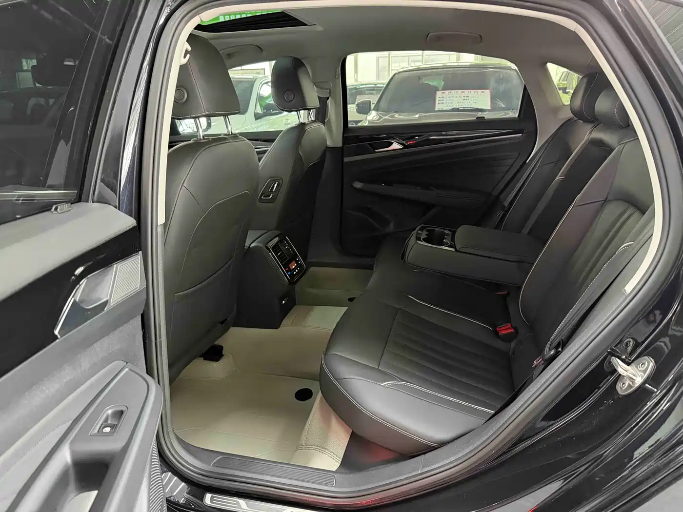 Volkswagen Passat 2022 280TSI Elite Edition фото 14