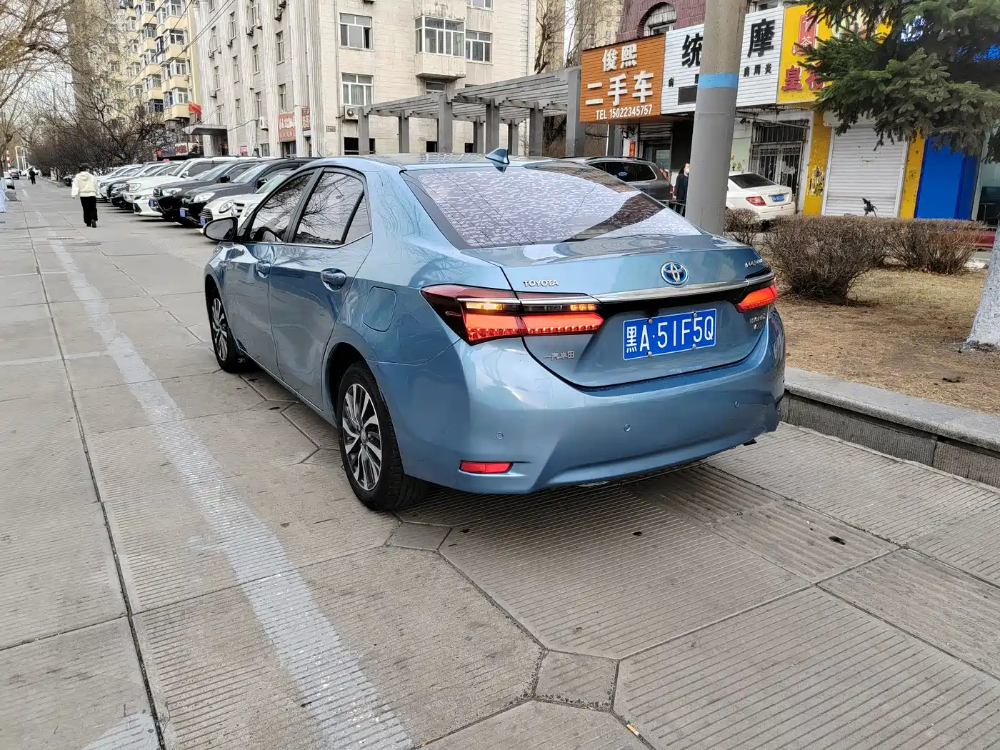 Toyota Corolla 2016 Hybrid 1.8L E-CVT Leading Edition фото 4