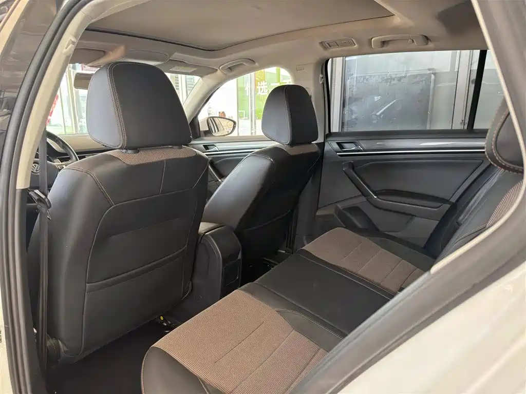 Volkswagen C-TREK 2018 1.5L Auto Fashion Edition фото 7