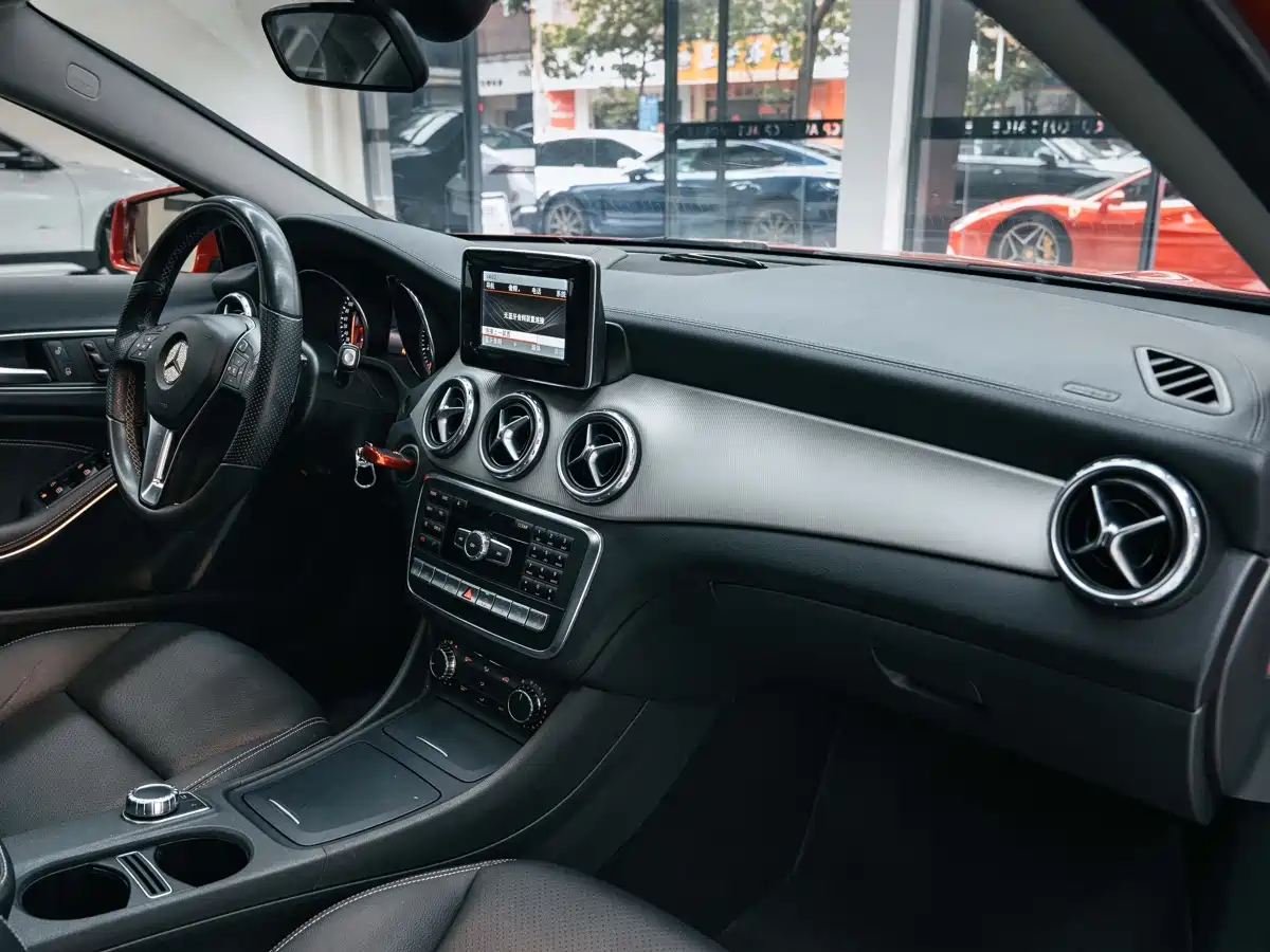 Mercedes-Benz GLA 2015 GLA 220 4MATIC Fashion Edition фото 18