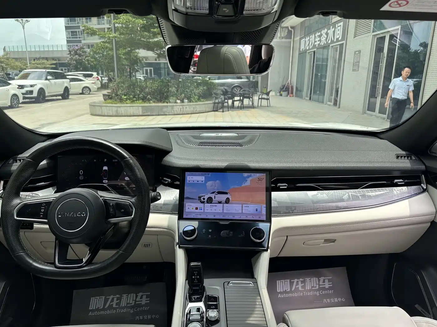 Lynk & Co 09 EM-P 2021 2.0T PHEV Ultra 6-seater фото 11
