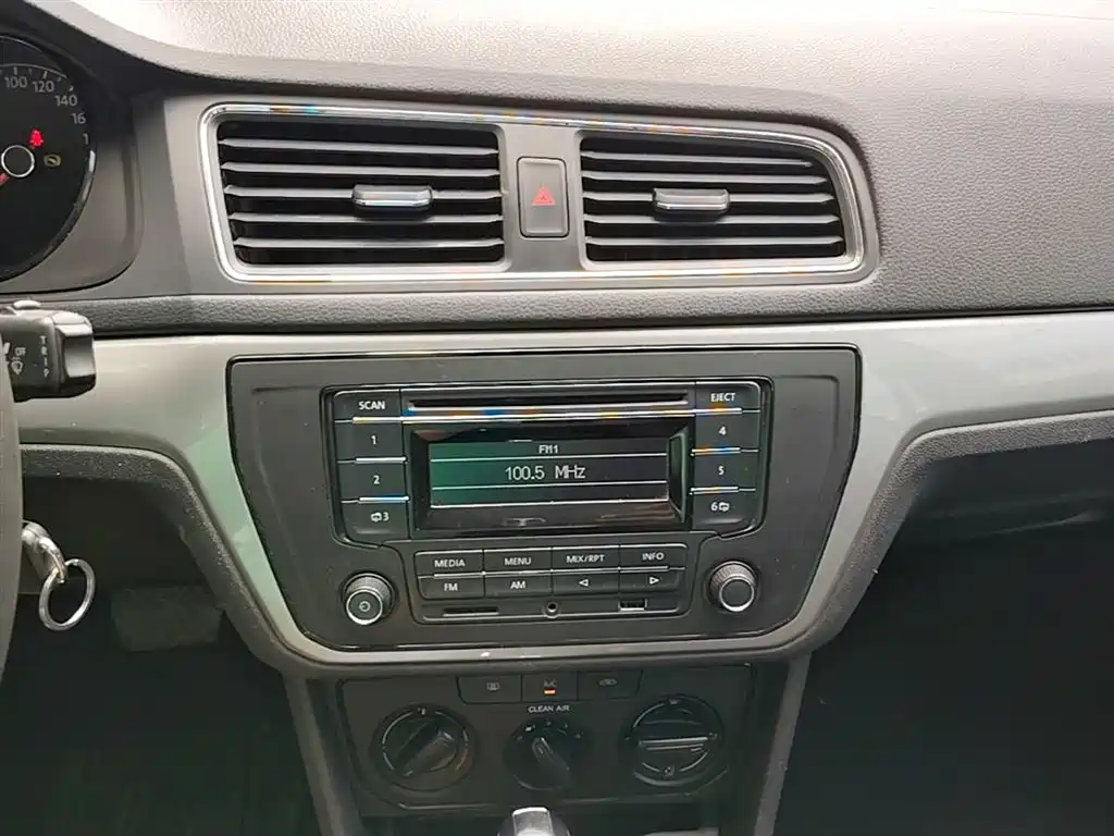 Volkswagen Lavida 2015 1.6L Automatic Trend Edition фото 13