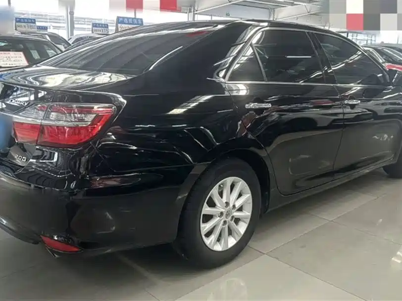 Toyota Camry 2015 2.0G Leading Edition фото 24