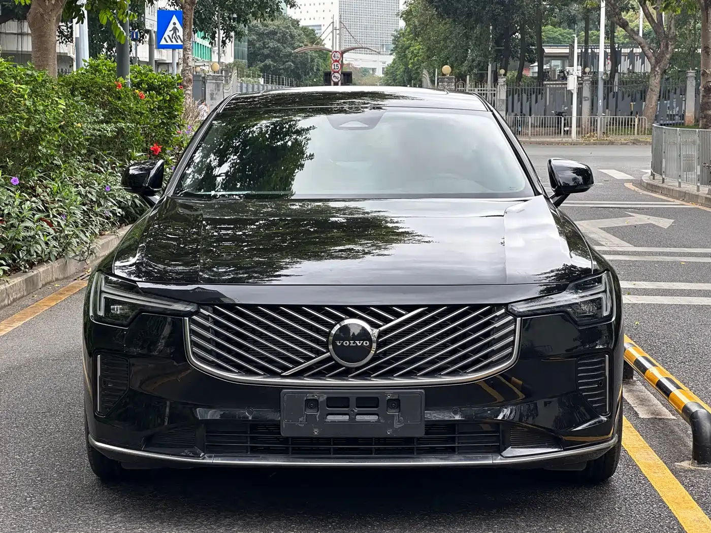 Volvo S90 2026 B5 Zhiyi Luxury Edition фото 2