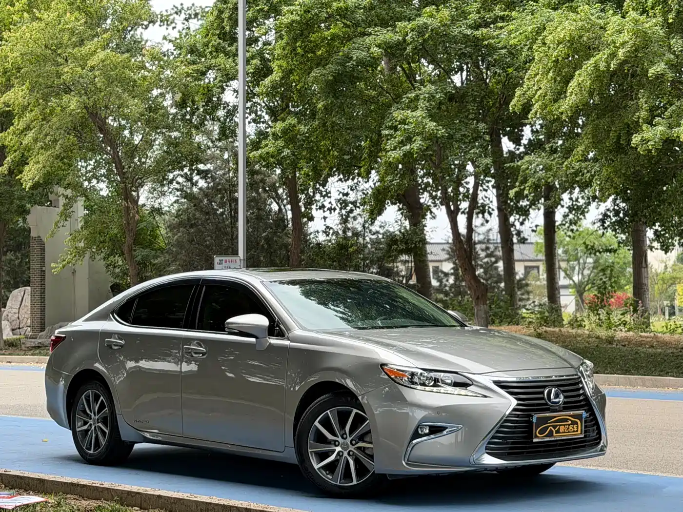 Lexus ES 2015 300h Comfort Edition фото 5