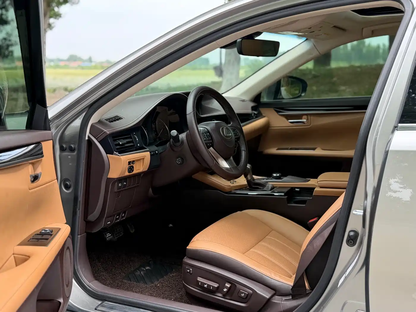 Lexus ES 2015 300h Comfort Edition фото 9