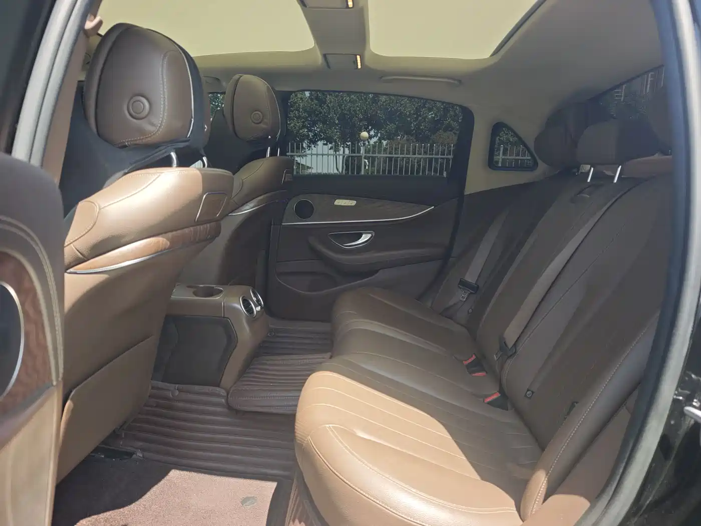 Mercedes-Benz E-Class 2020 E 300 L Fashion фото 23