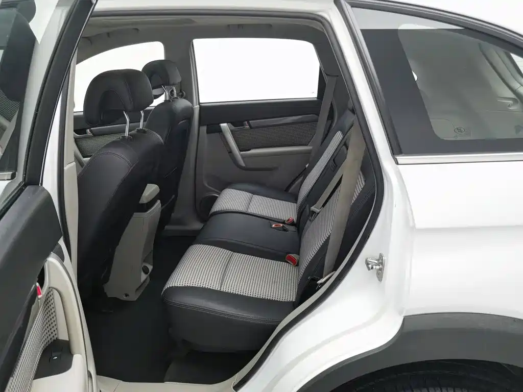 Chevrolet Captiva 2012 2012 Model 2.4L 2WD Urban Edition 5-Seater