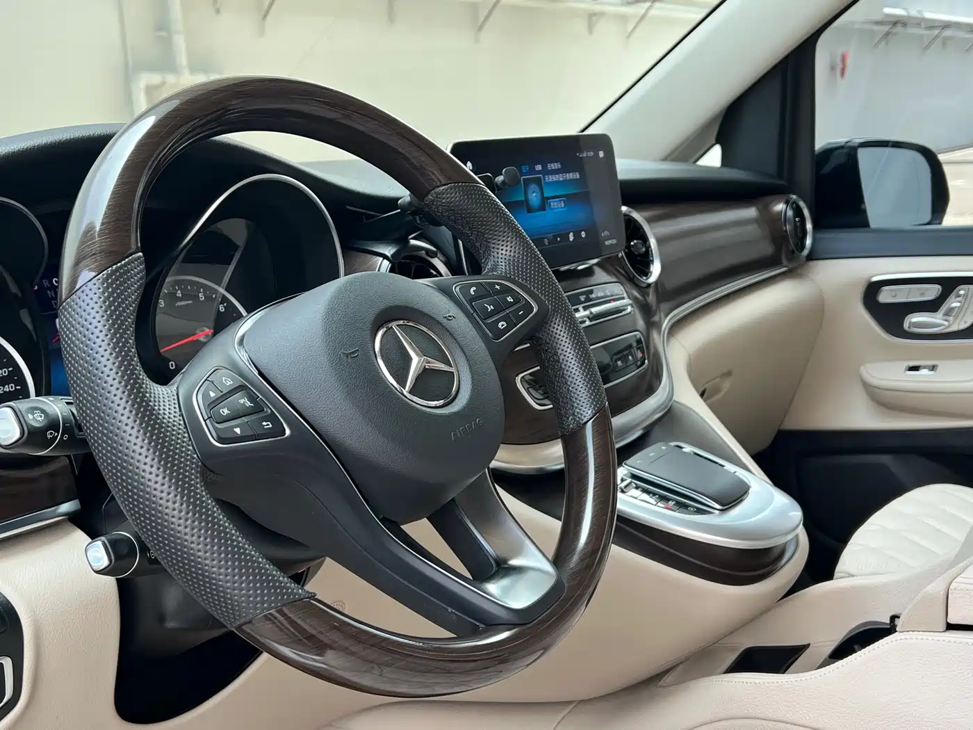 Mercedes-Benz V-Class 2022 V 260 Pilot Edition фото 8