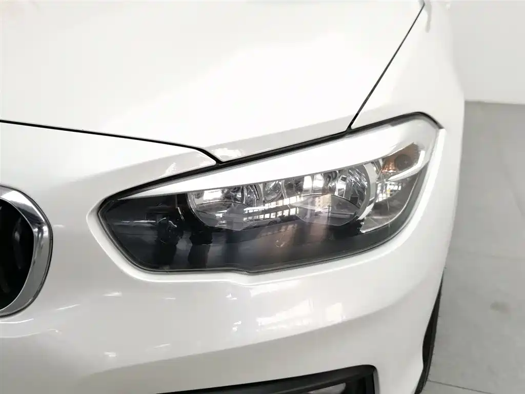 BMW 1 Series (Import) 2018 118i Leading фото 7
