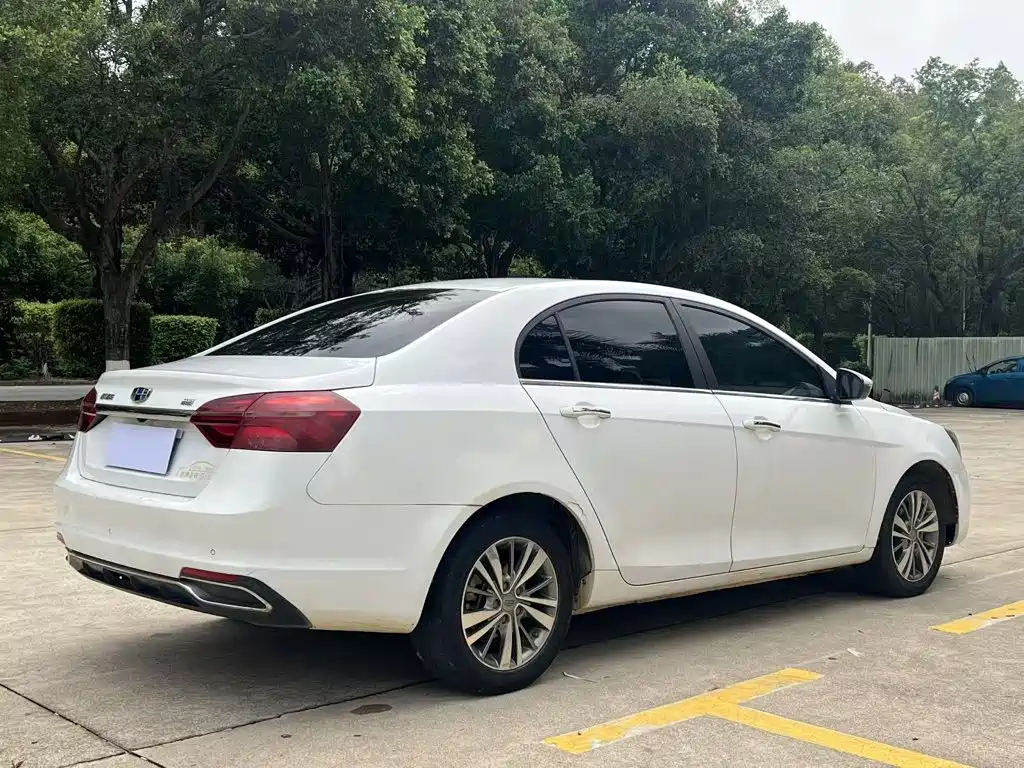 Фото 7 - Geely Emgrand