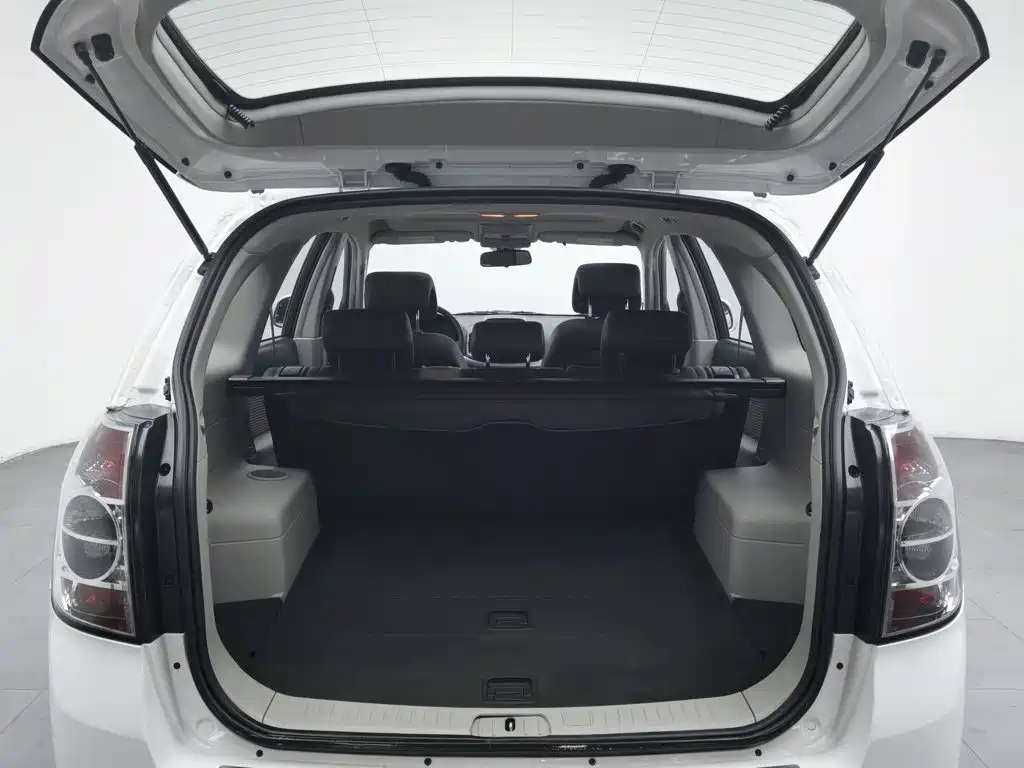 Chevrolet Captiva 2012 2012 Model 2.4L 2WD Urban Edition 5-Seater