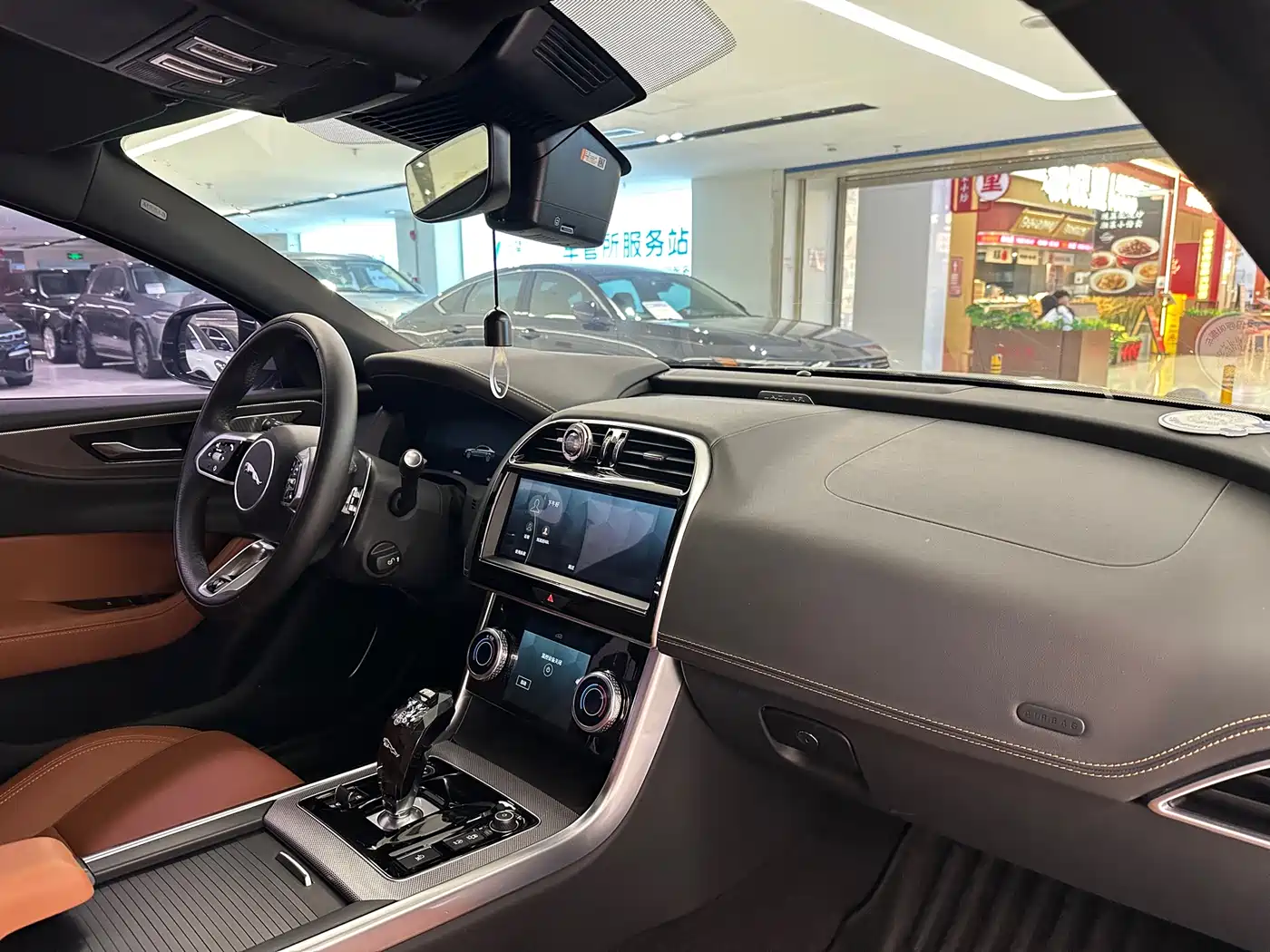Jaguar XEL 2024 Model 2.0T 250PS R-DYNAMIC S Progressive Sport Edition фото 14
