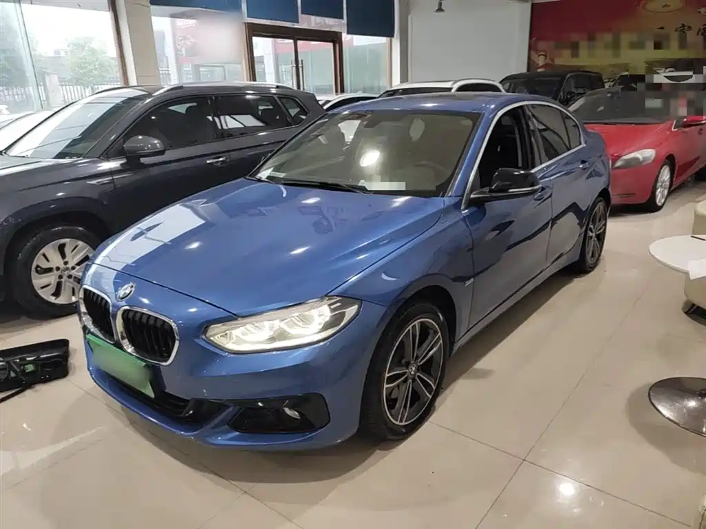 BMW 1 Series 2018 118i Sport Edition фото 2