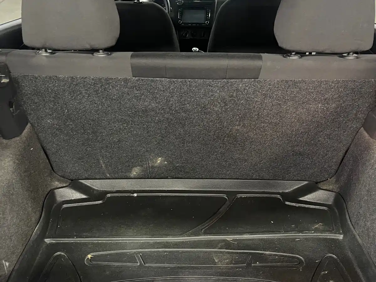 Volkswagen Polo 2013 1.4L Manual Comfort Edition фото 9