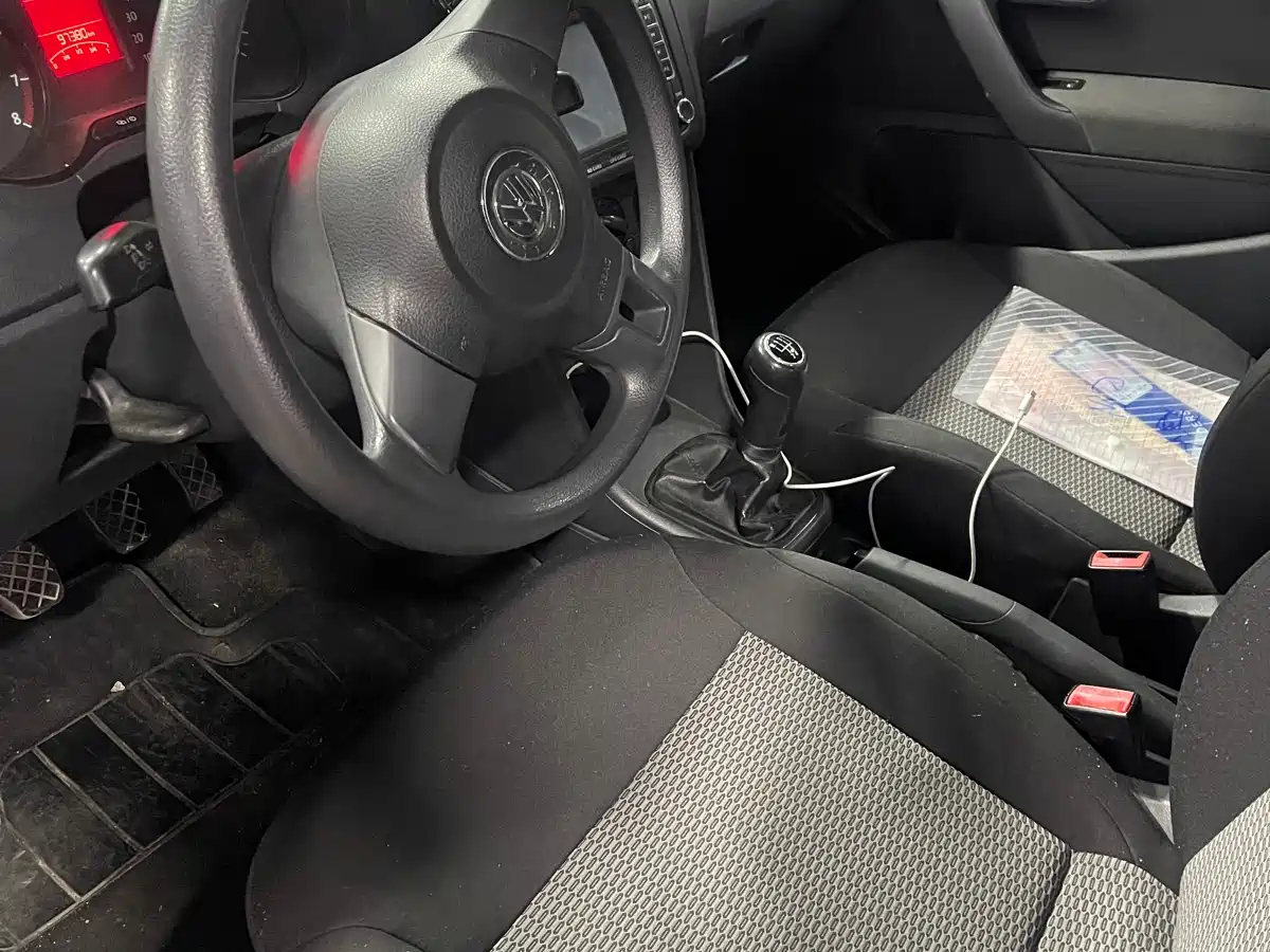 Volkswagen Polo 2013 1.4L Manual Comfort Edition фото 3