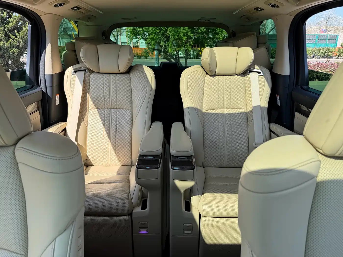 Toyota Vellfire 2021 Crown Hybrid 2.5L HV Premium Edition фото 10