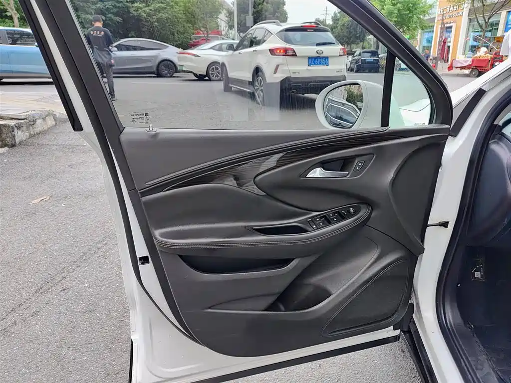Buick Envision Plus 2018 20T 2WD Leading фото 6