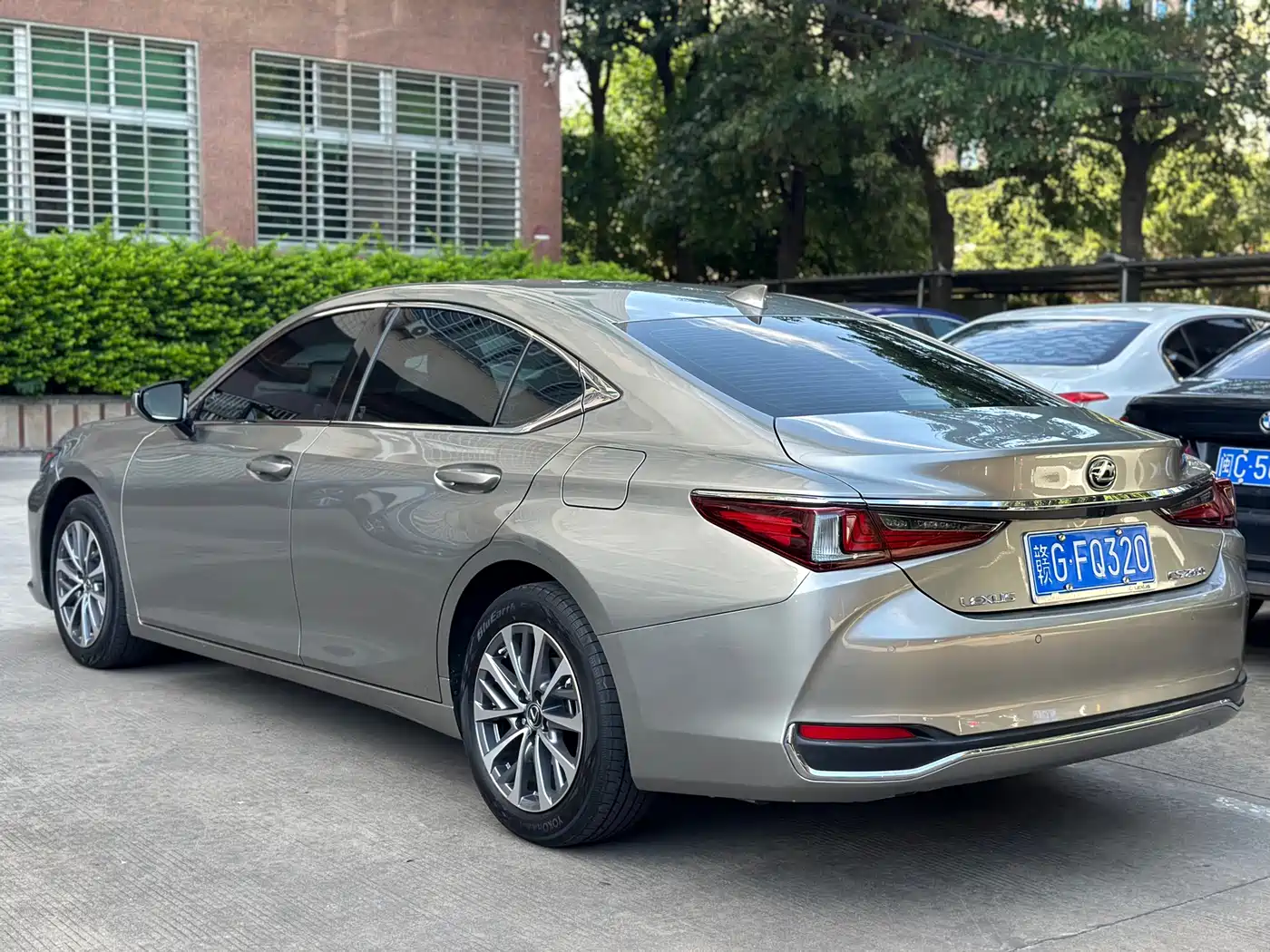 Lexus ES 2023 200 Excellence Edition фото 3