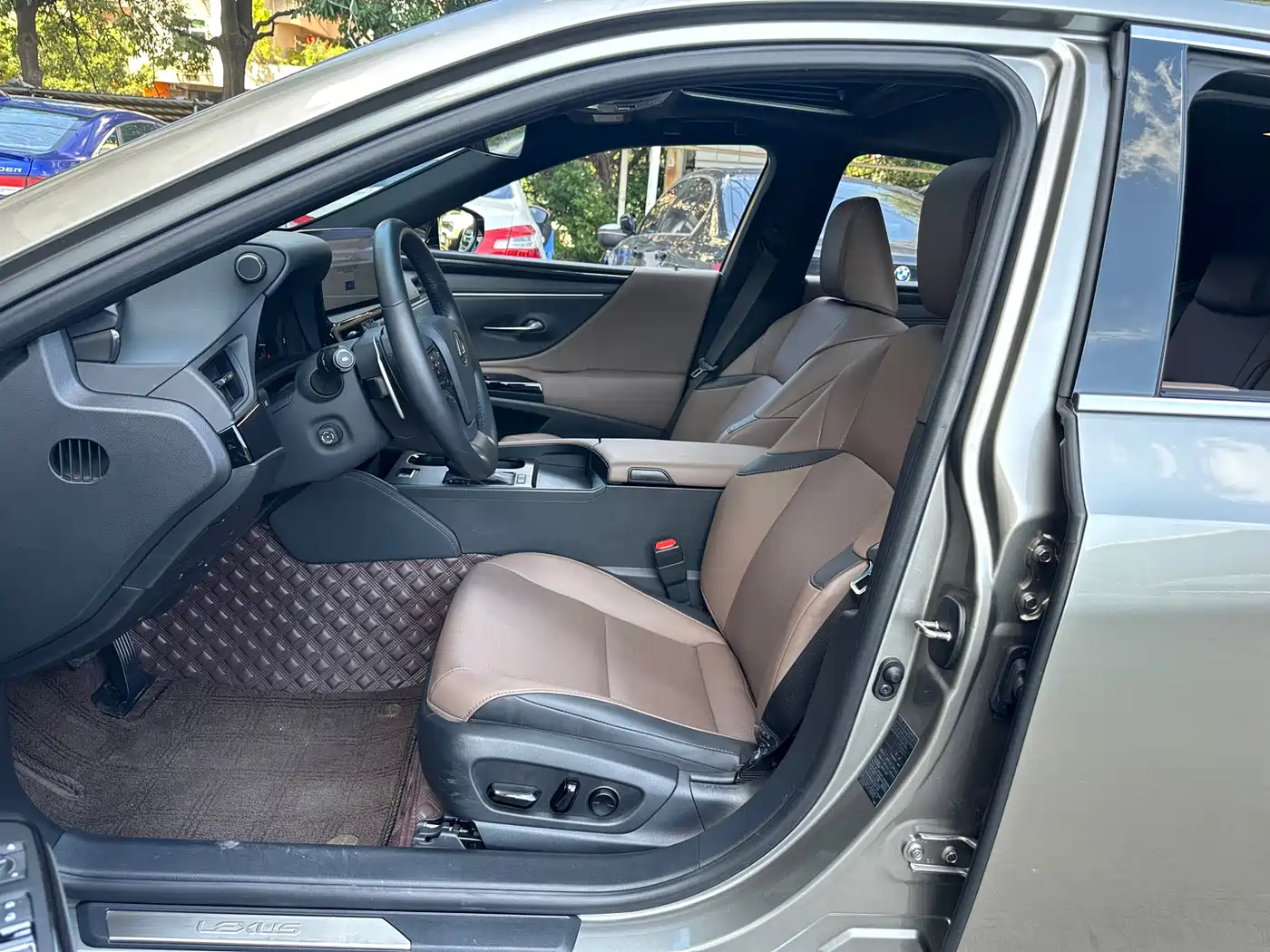 Lexus ES 2023 200 Excellence Edition фото 6