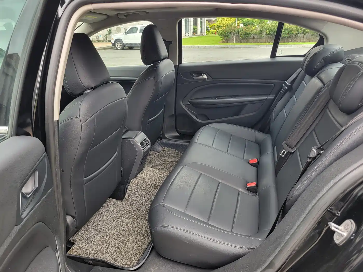 Peugeot 408 2015 Model 1.2T Automatic Luxury Edition фото 14