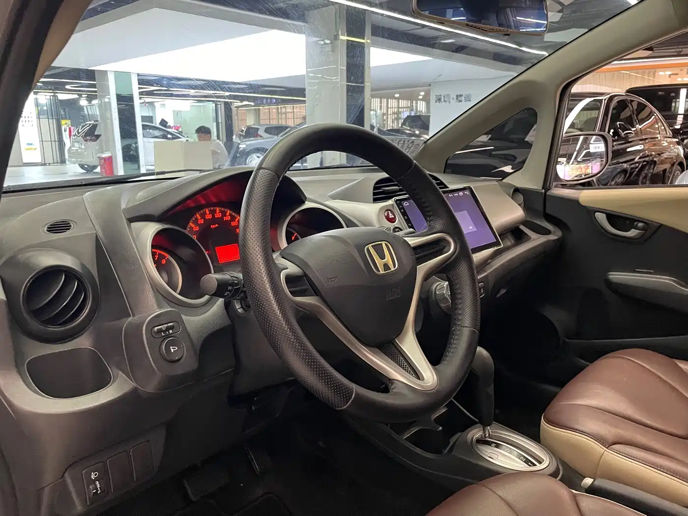 Honda Fit 2011 1.3L Automatic Comfort фото 9