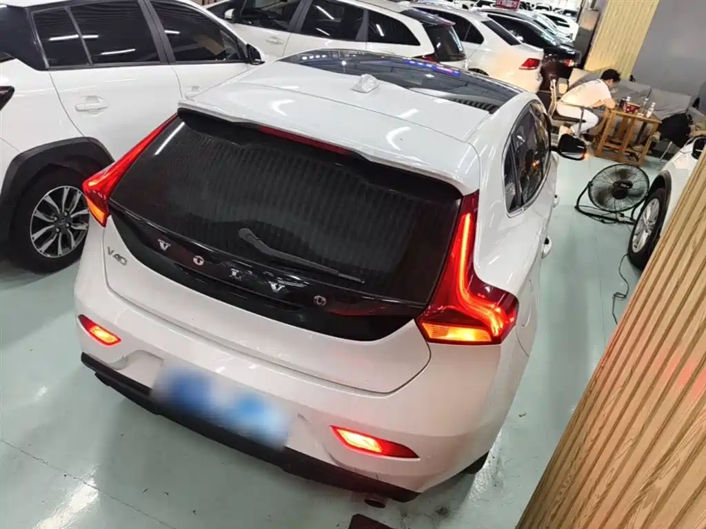 Фото 7 - Volvo V40