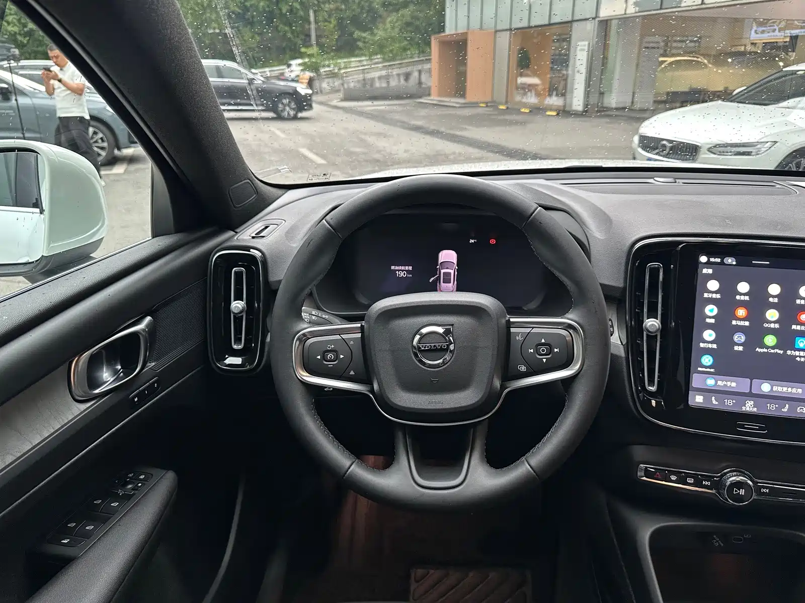 Фото 14 - Volvo XC40