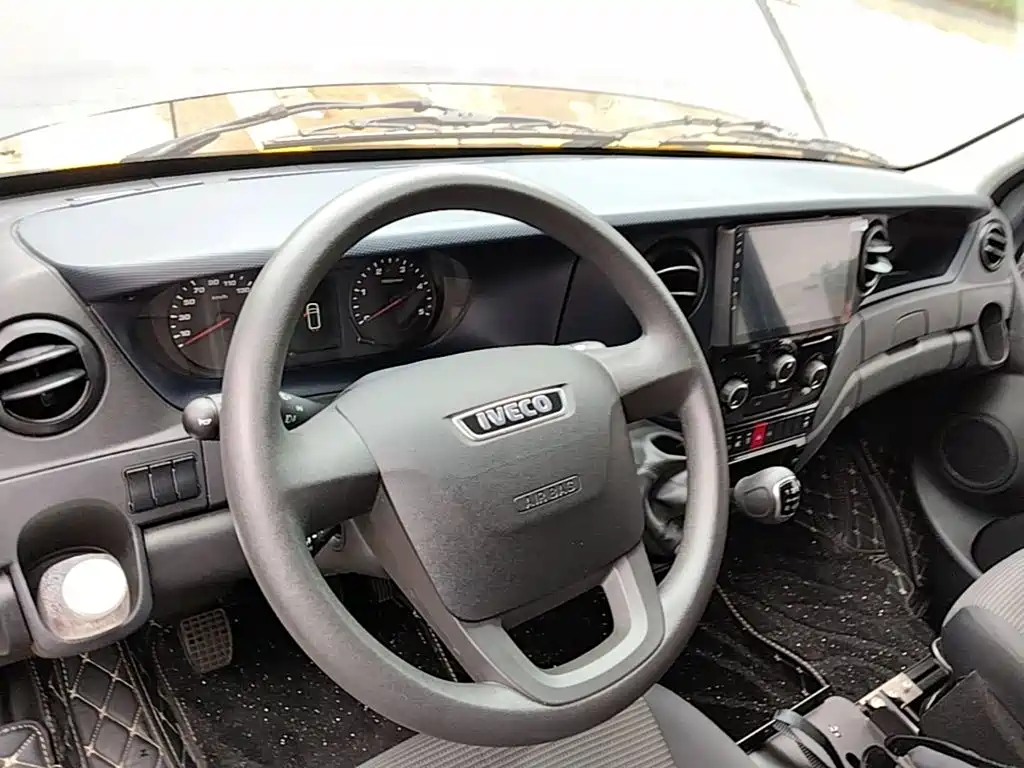 Iveco Daily 2025 2021 2.0T Manual Chaorui Short Wheelbase Low Roof Sliding Door F1A